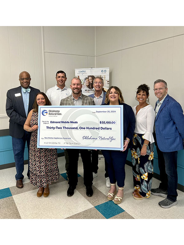 ONE Gas donation to Edmond Mobile Meals